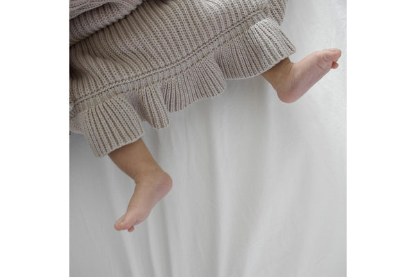 Saikah: Ribbed Frill Blanket - Light Grey