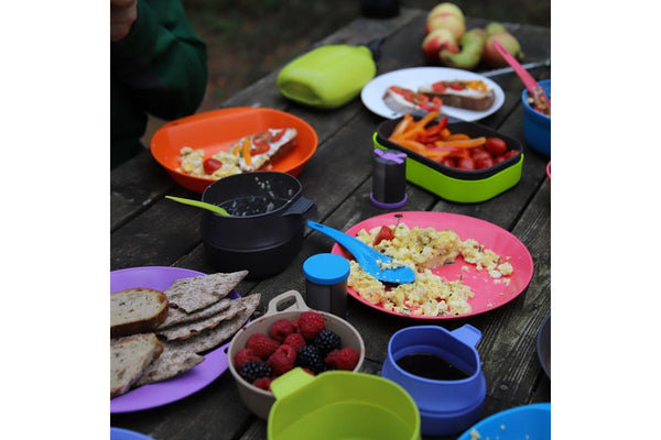 Wildo 27cm Pathfinder Kit Outdoor Meal Plate Cup Picnic Travel Cutlery Spork Red