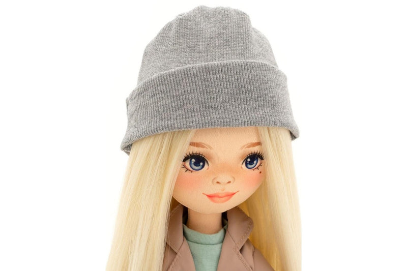 Orange Toys: Sweet Sisters - Mia In A Beige Trench Coat