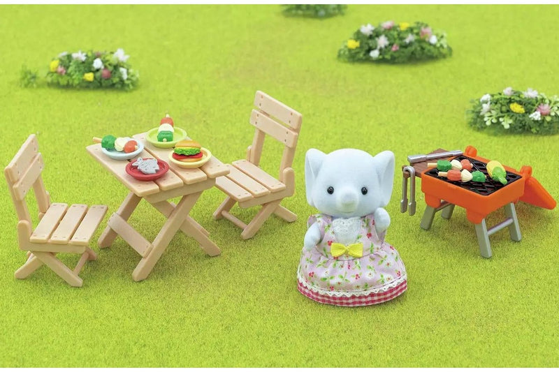 Sylvanian Families: BBQ Picnic Set - Elephant Girl