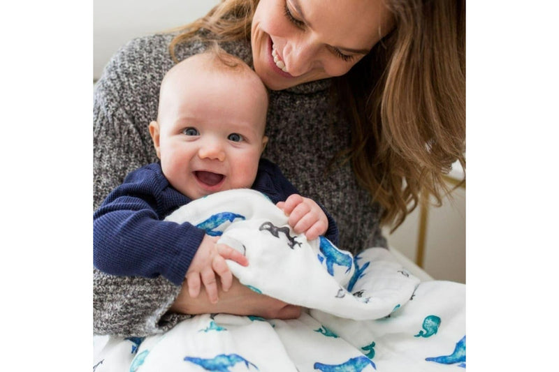 Lulujo: Muslin Bamboo Crib Quilt - Whales