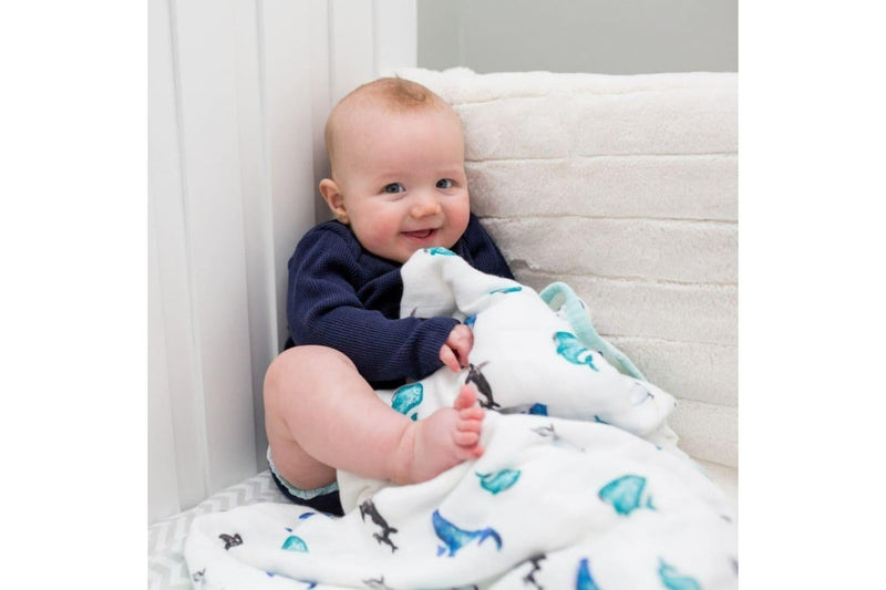 Lulujo: Muslin Bamboo Crib Quilt - Whales