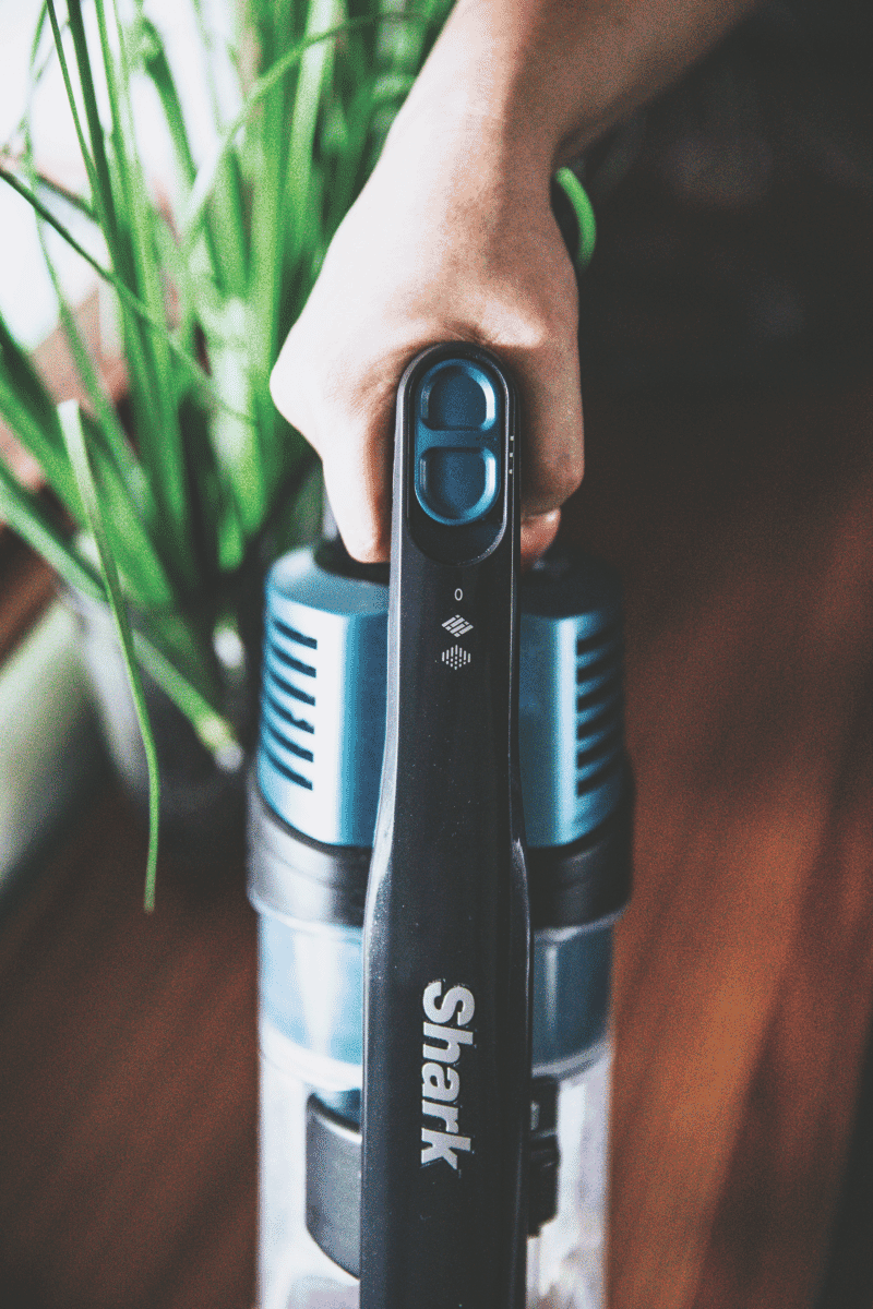 Shark Cordless Vacuum with Self Cleaning Brushroll