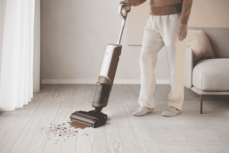 Electrolux UltimateHome 700 Wet & Dry Cordless Vacuum White